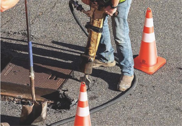 75cm PE rubber traffic cone - Image 2