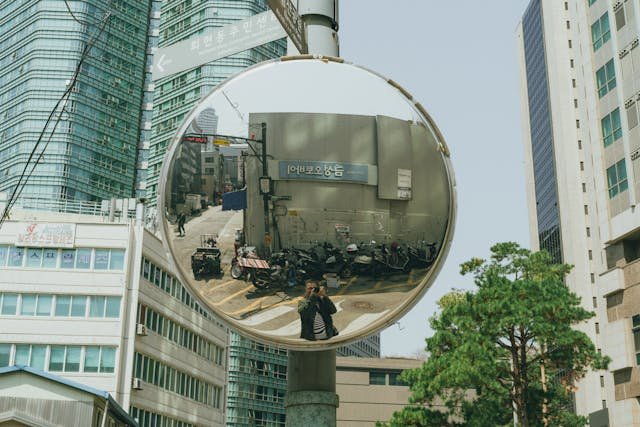 How Convex Mirrors Reduce Workplace Accidents
